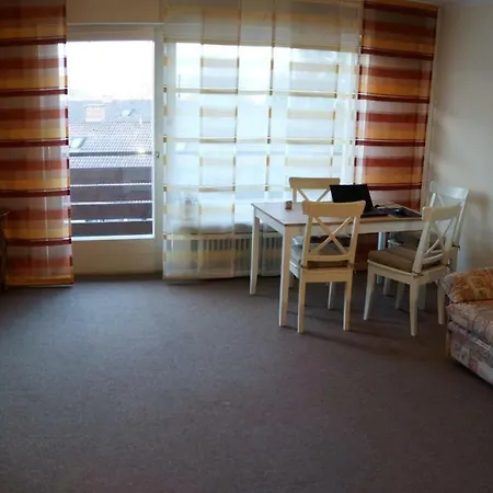 Sunny 1-room Near Railway Station * גרמיש-פרטנקירכן